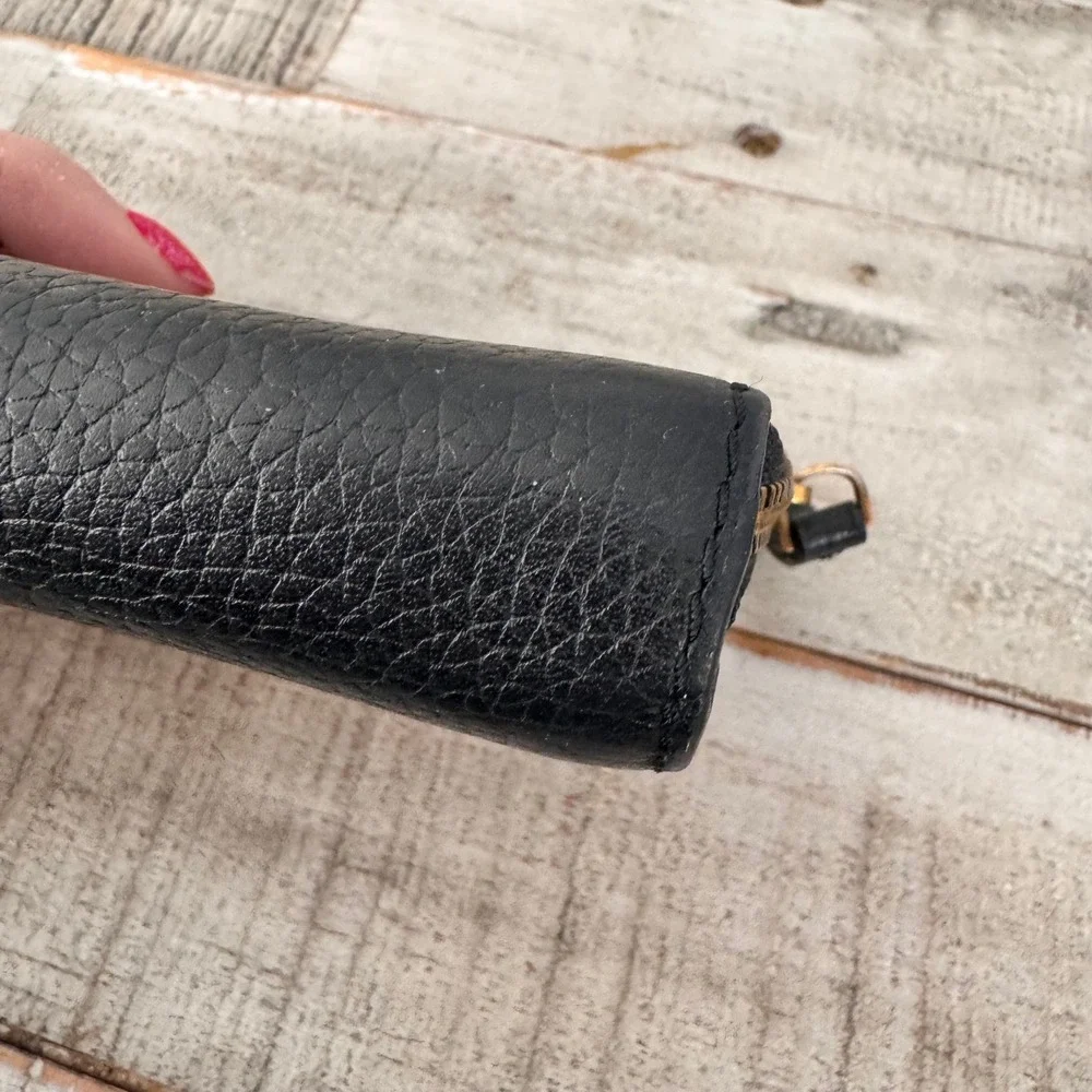 Tory Burch Britten Mini Wallet Black Pebbled Leather Gold Logo Bifold Zip Coin